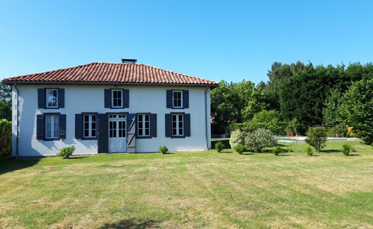 Maison de Charme de 175 m² avec Piscine et Grand Jardin 1